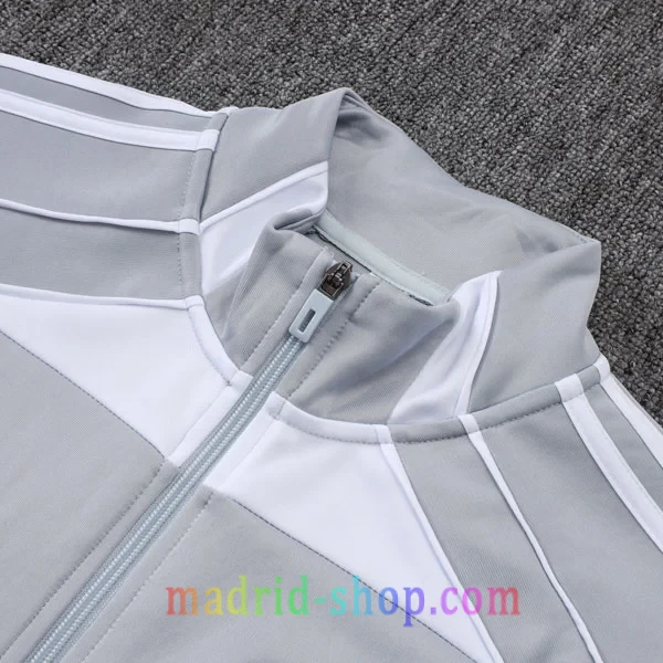 Chándal Real Madrid 2025-26 Gris y Blanco Chándal Real Madrid 2025-26 Gris y Blanco - Imagen 3