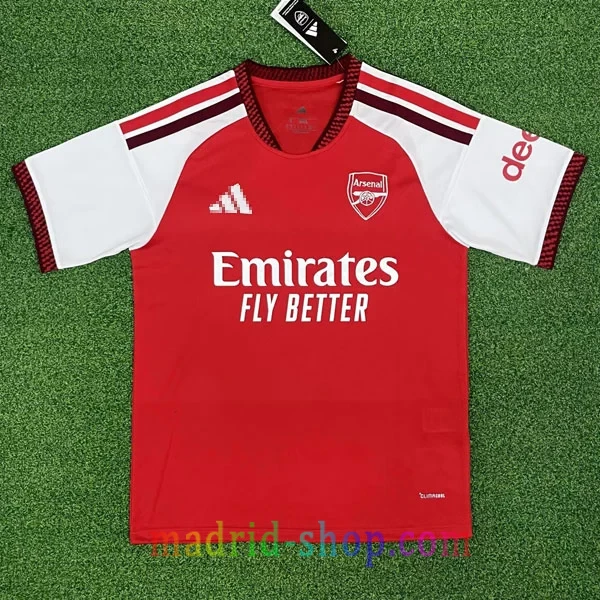 Camiseta Arsenal Primera Equipación 2026-27 Camiseta Arsenal Primera Equipación 2026-27 roja y blanca con patrocinador Deel en la manga.