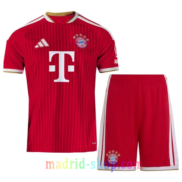 Camiseta Bayern Munich Primera Equipación 2026-27 Niño Conjunto de fútbol Bayern Munich Primera Equipación 2026-27 Niño rojo con pantalón corto.