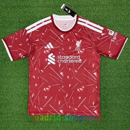 Camiseta Liverpool Primera Equipación 2026-27 color guinda Active Maroon con escudo bordado para hombre.