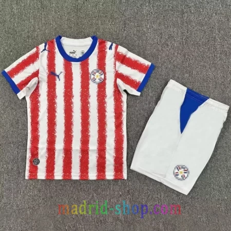 Camiseta Paraguay Primera Equipación 2026 Niño con franjas rojas tierra colorada y pantalón corto.