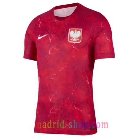 Camiseta Polonia Segunda Equipación 2026 Versión Jugador carmesí con patrón de mármol y corte entallado.