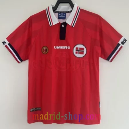 Camiseta Noruega Primera Equipación 1998 Retro roja con cuello azul y rombos satinados.