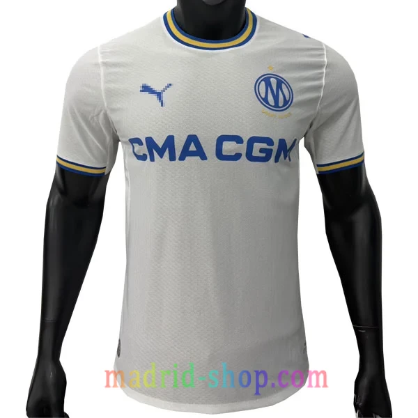 Camiseta Olympique de Marsella Primera Equipación 2026-27 Versión Jugador Camiseta Olympique de Marsella Primera Equipación 2026-27 Versión Jugador blanca con corte atlético.