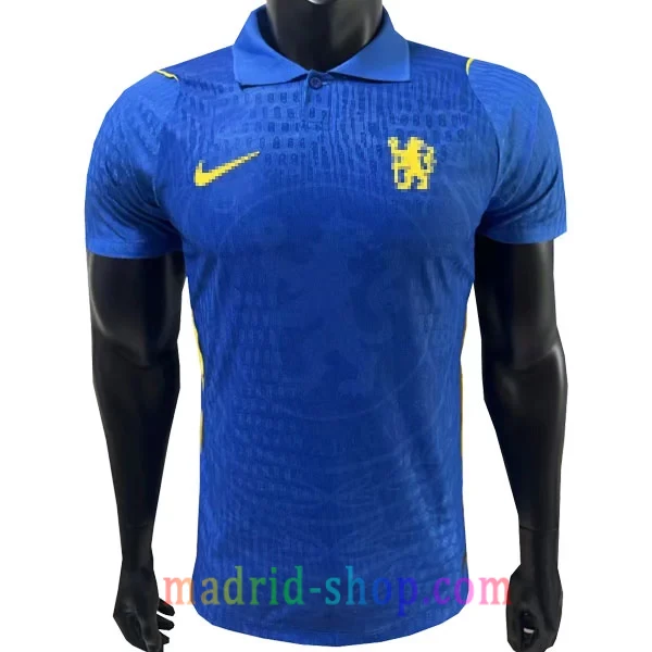 Camiseta Chelsea Versión Jugador Primera Equipación 2026-27 Camiseta Chelsea Primera Equipación 2026-27 Versión Jugador con escudo de león amarillo termosellado.