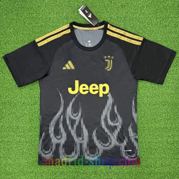Camiseta Juventus Tercera Equipación 2026-27 Camiseta Juventus Tercera Equipación 2026-27 negra con detalles dorados y lema Youth Since 1897.