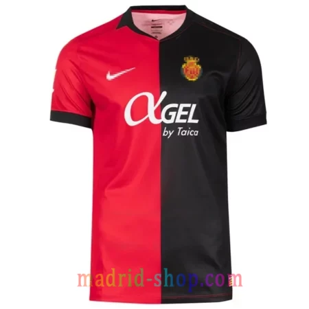 Camiseta Mallorca Primera Equipación 2026-27 roja bermellón con diseño a dos mitades.