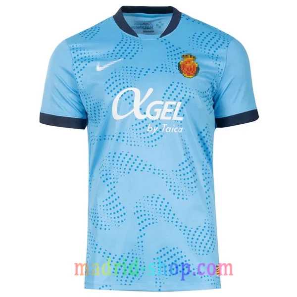 Camiseta Mallorca Tercera Equipación 2026-27 Camiseta Mallorca Tercera Equipación 2026-27 azul celeste inspirada en el mar Mediterraneo.