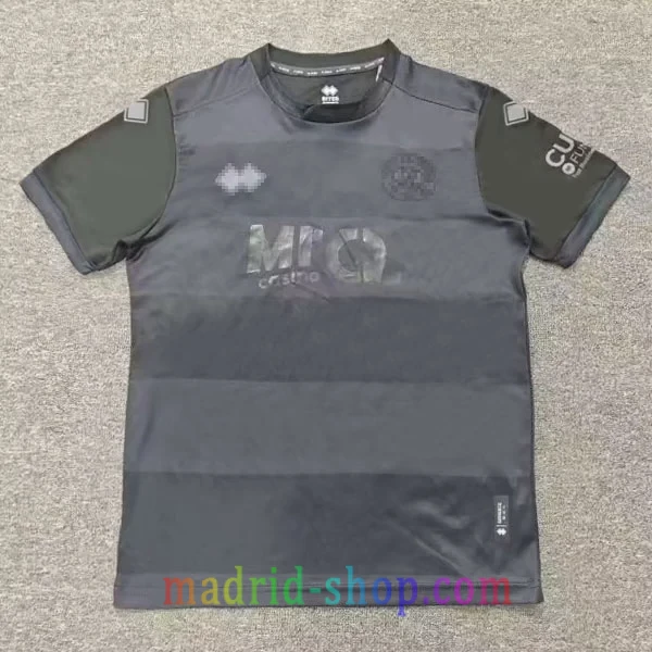 Camiseta Queens Park Rangers Tercera Equipación 2026-27 Camiseta Queens Park Rangers Tercera Equipación 2026-27 negra estilo blackout con detalle W12 London.