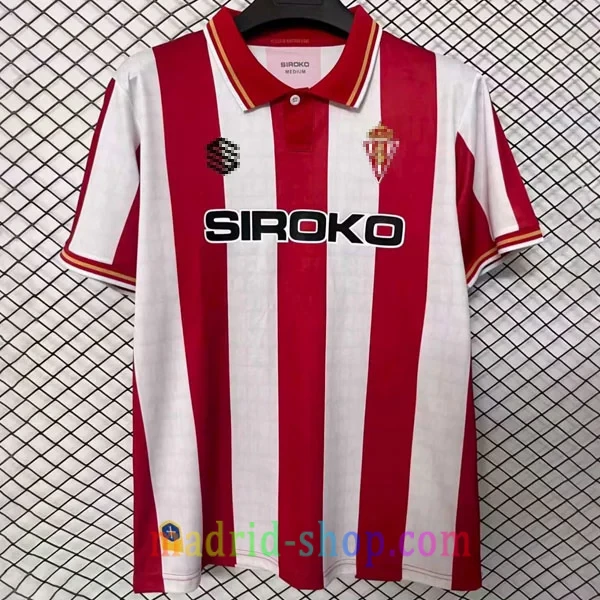 Camiseta Sporting de Gijón Primera Equipación 2026-27 Camiseta Sporting de Gijón Primera Equipación 2026-27 roja y blanca con Cruz de la Victoria.