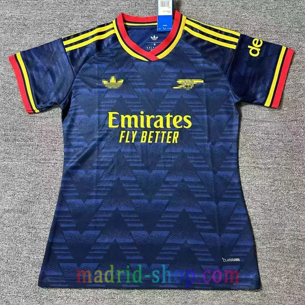 Camiseta Arsenal Segunda Equipación 2026-27 Mujer Camiseta Arsenal Segunda Equipación 2026-27 Mujer azul marino con corte entallado.